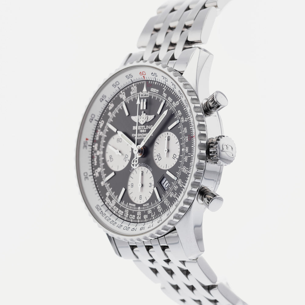 Breitling Navitimer 01 AB0121 2